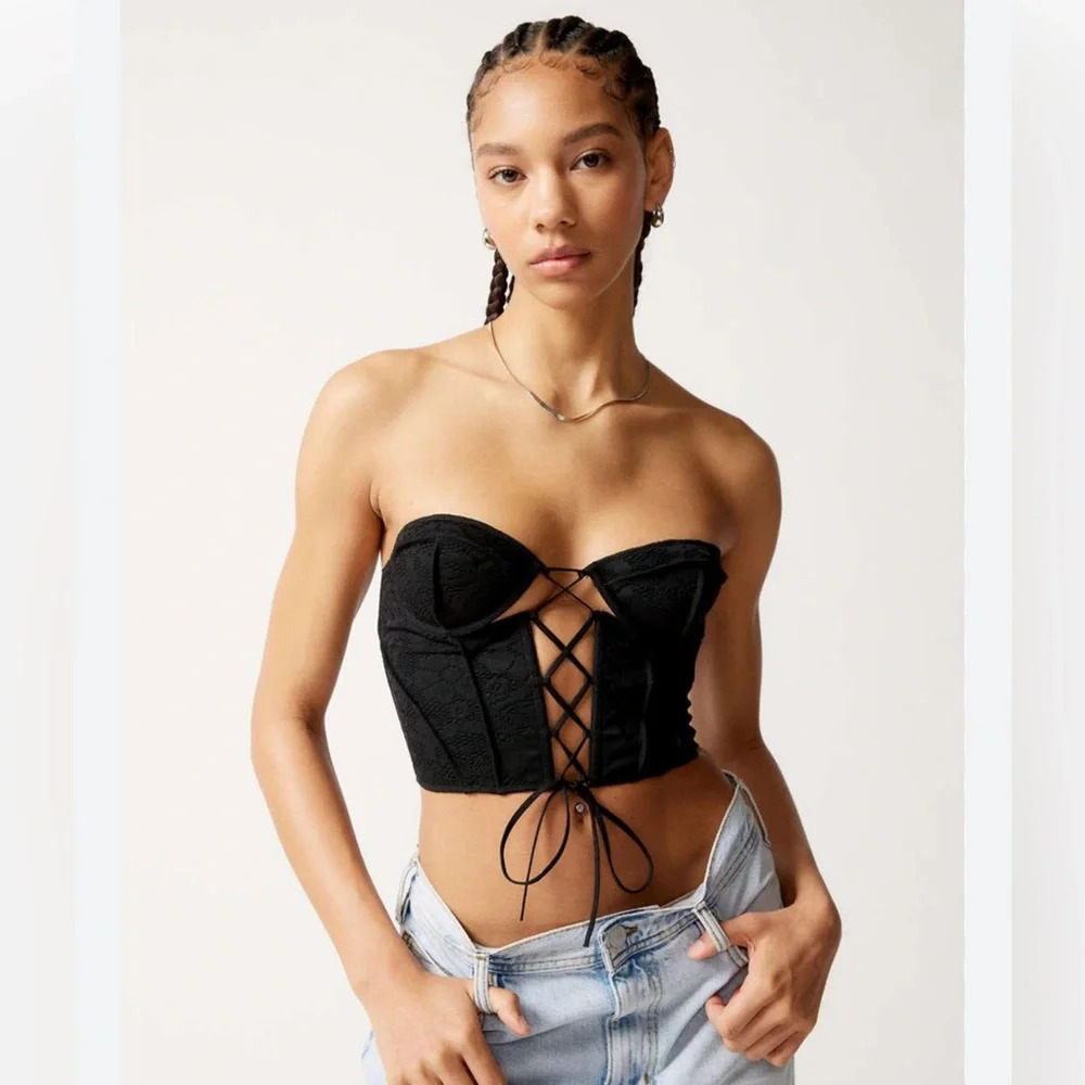 Out From Under Amour Lace Lace-Up Corset sz M